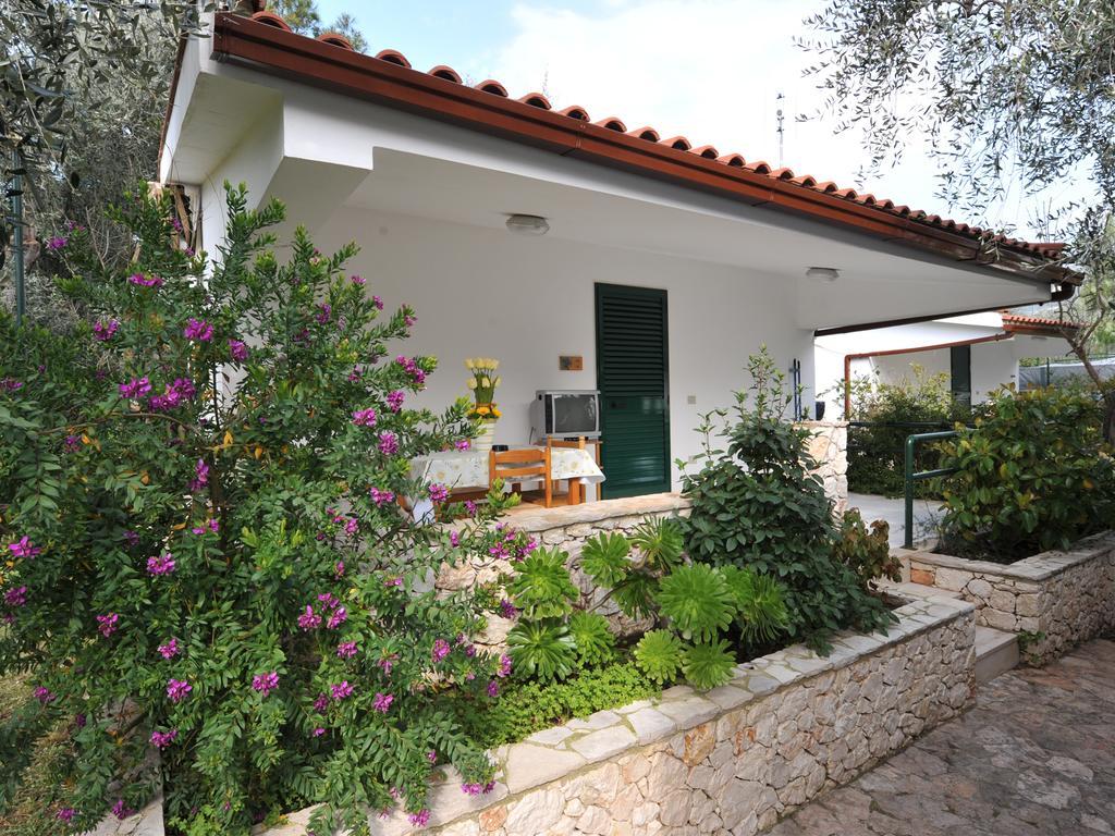 Camping Village Degli Ulivi Mattinata Habitación foto